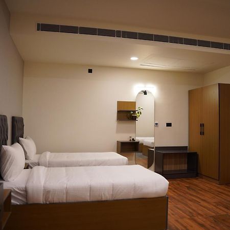 The Continental Inn & Suites Mysore Exterior foto